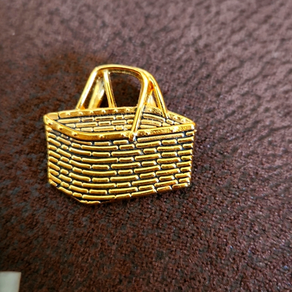 Longaberger slide and pin.